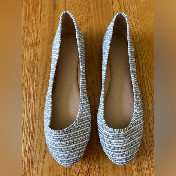 Universal Thread Ballet Flats - Picture 3 of 5